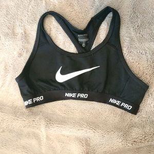 Nike pro sports bra
